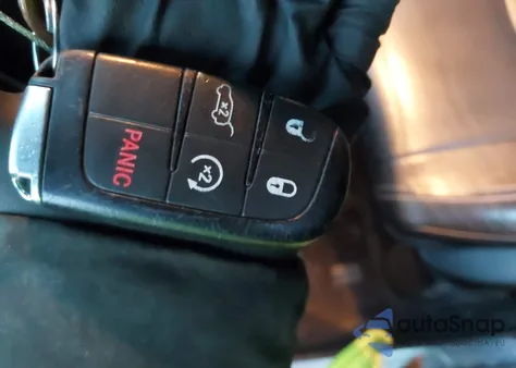 2015 Jeep Grand Cherokee Limited z USA, uszkodzony, nr VIN 1C4RJFBG0FC628472